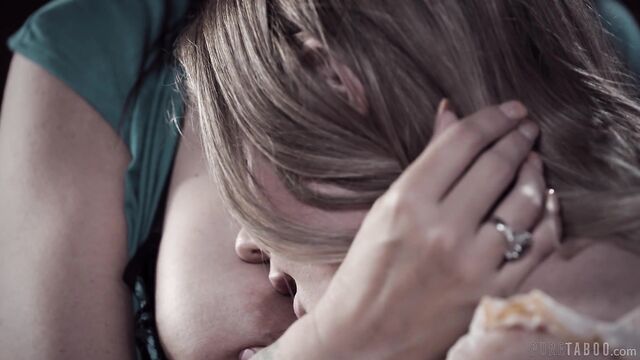 Семья снимает домашнее порно с русской озвучкой