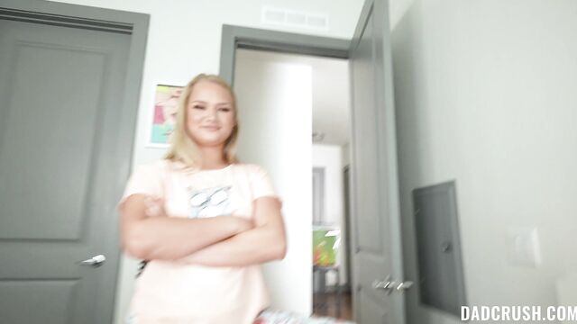 Тебя надо отшлепать