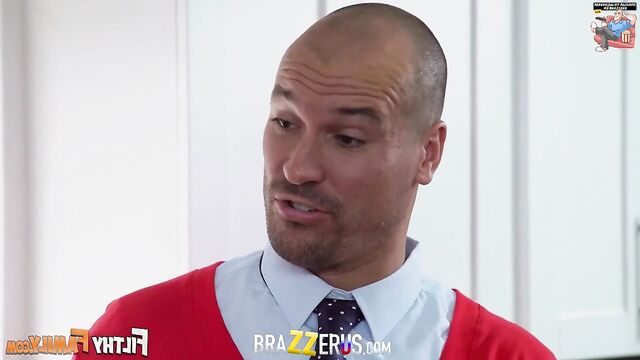 Потерял девственность с мачехой