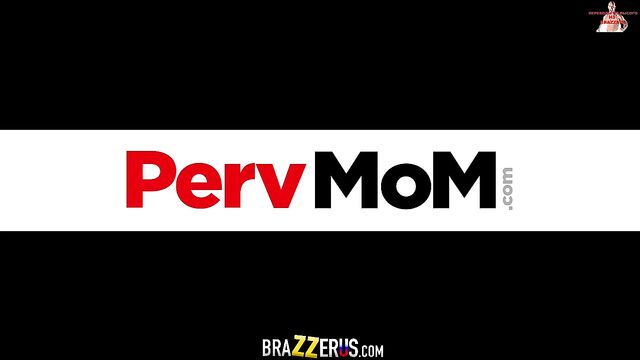 Что ты делаешь с моими трусиками?