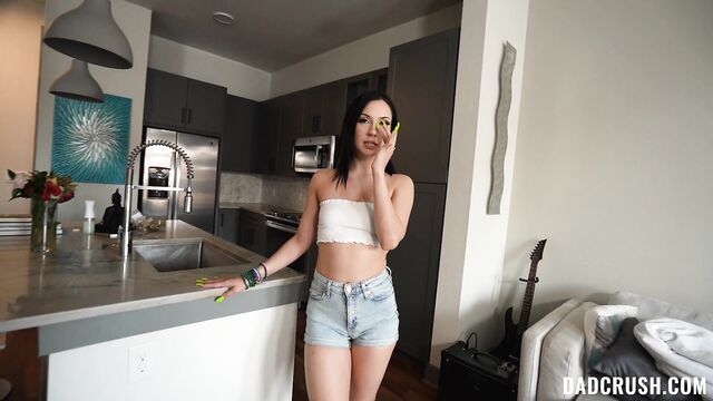 Помог падчерице не просто так