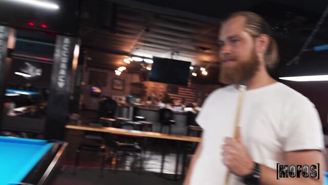 Подкатил Шары К Блондинке В Бильярдной