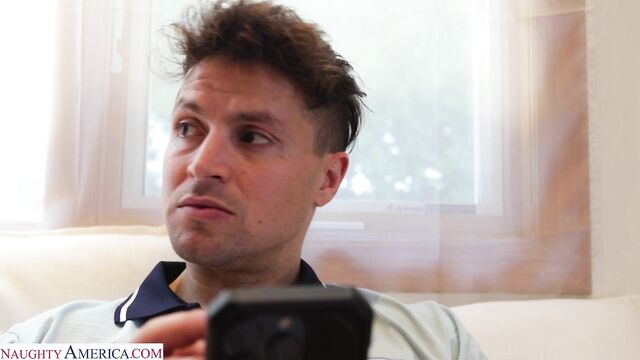 Мама Друга Застукала За Подглядыванием В Душе И Наказала Сексом