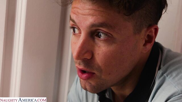 Мама Друга Застукала За Подглядыванием В Душе И Наказала Сексом