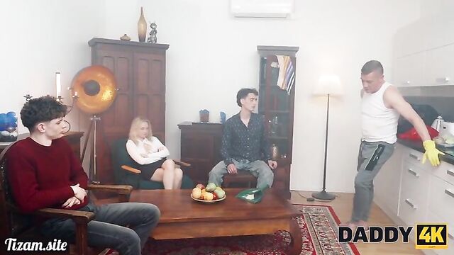 Блондинка не Смогла отказаться От гигантского Члена отца Своего парня