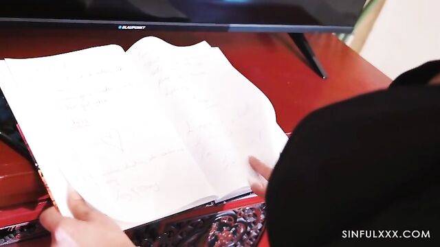 Когда горячая Соседка постучала В дверь И осталась На страстный Тройничок