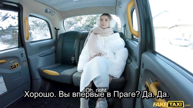 Не было денег, пришлось дать таксисту